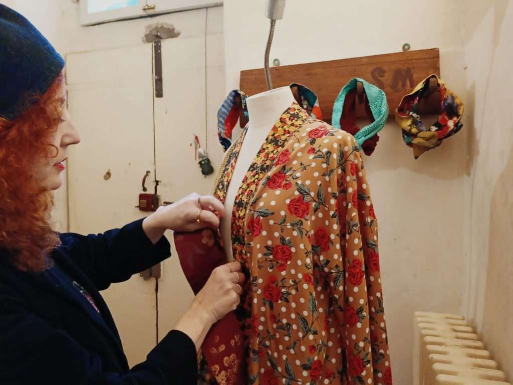 Giacche, kimono, salopette artigianali, arte illustrativa di Luca Burrasca e abilità sartoriale di Deborah Pientini: UAU che progetto!