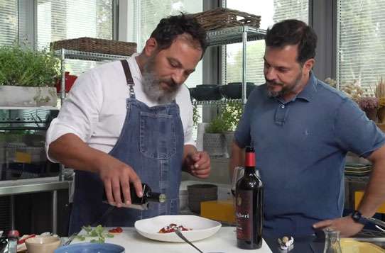 Oggi andiamo a conoscere un insieme di ricette - abbinate a vini pregiati della Toscana - a cura del giornalista sardo Giuseppe Carrus, appassionato di enogastronomia. La sua presentazione è su Gambero Rosso dove scopriamo alcuni gustosi abbinamenti con i prodotti dell'azienda Bonacchi.