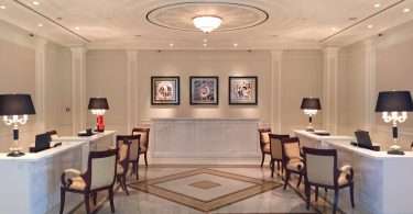 hotel versace dubai lumis