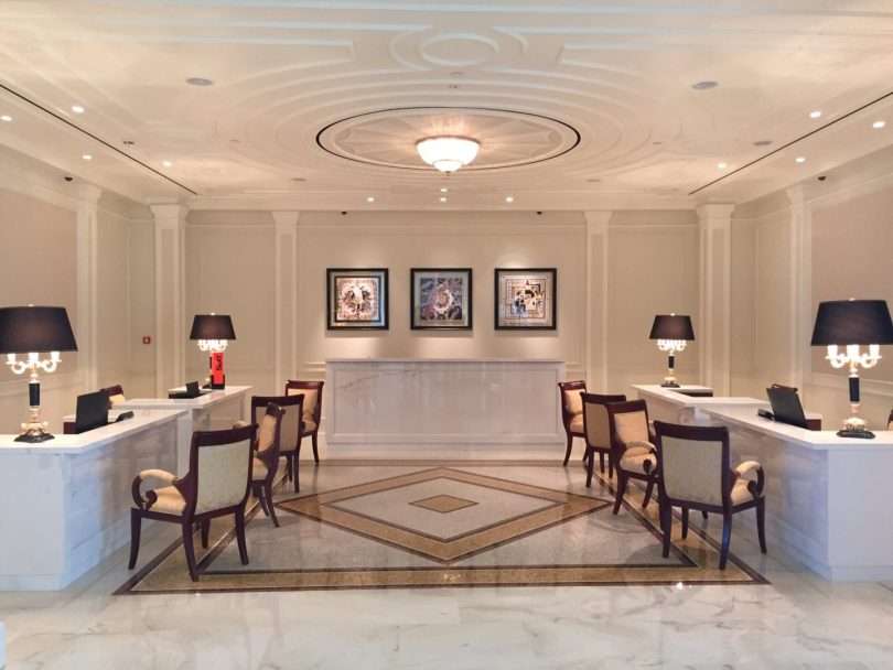 hotel versace dubai lumis
