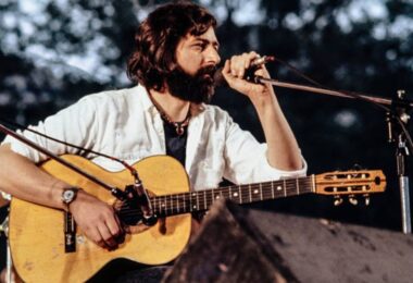 Francesco Guccini: con la sua scomparsa se ne va soprattutto un uomo che non ha mai sentito il bisogno di costruire un personaggio